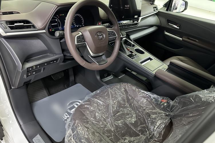 Used Toyota Granvia 2026 Model 2.5L Hybrid Prestige PLUS Four-Wheel Drive Edition Left Front Seat