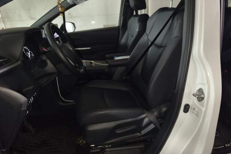 Used Toyota Granvia 2026 Model 2.5L Hybrid Comfort Edition Left Front Seat