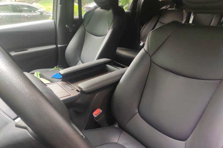 Used Toyota Granvia 2026 Model 2.5L Hybrid Comfort Edition Left Front Seat