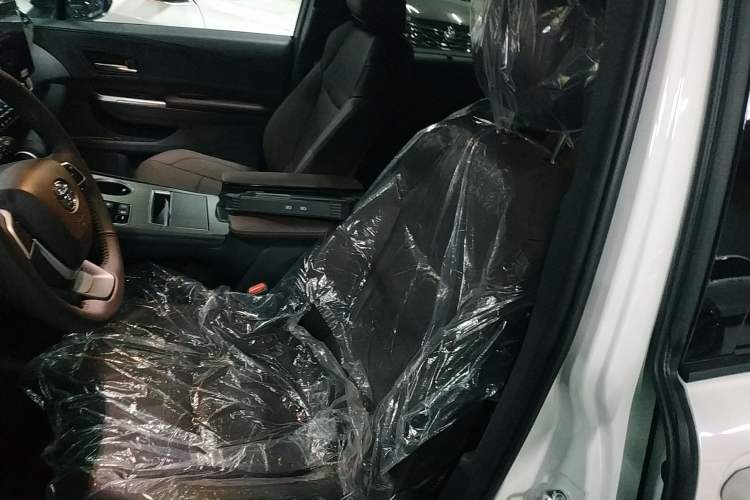 Used Toyota Granvia 2026 Model 2.5L Hybrid Prestige PLUS Four-Wheel Drive Edition Left Front Seat