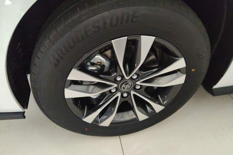 Used Toyota Granvia 2026 Model 2.5L Hybrid Prestige PLUS Four-Wheel Drive Edition Left Front Wheel Hub