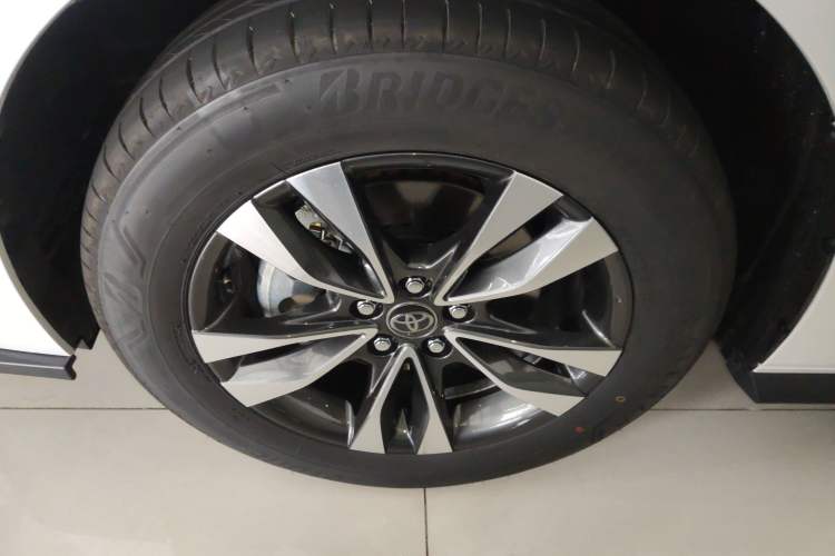 Used Toyota Granvia 2026 Model 2.5L Hybrid Prestige PLUS Four-Wheel Drive Edition Left Front Wheel Hub