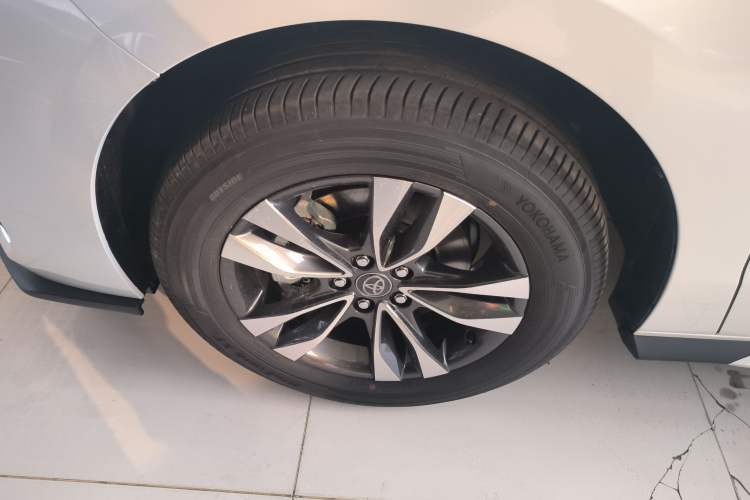 Used Toyota Granvia 2026 Model 2.5L Hybrid Prestige PLUS Four-Wheel Drive Edition Left Front Wheel Hub