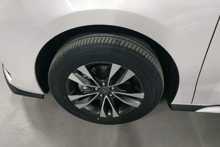 Used Toyota Granvia 2026 Model 2.5L Hybrid Prestige PLUS Four-Wheel Drive Edition Left Front Wheel Hub