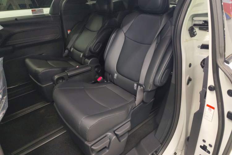 Used Toyota Granvia 2026 Model 2.5L Hybrid Comfort Edition Left Rear Seat
