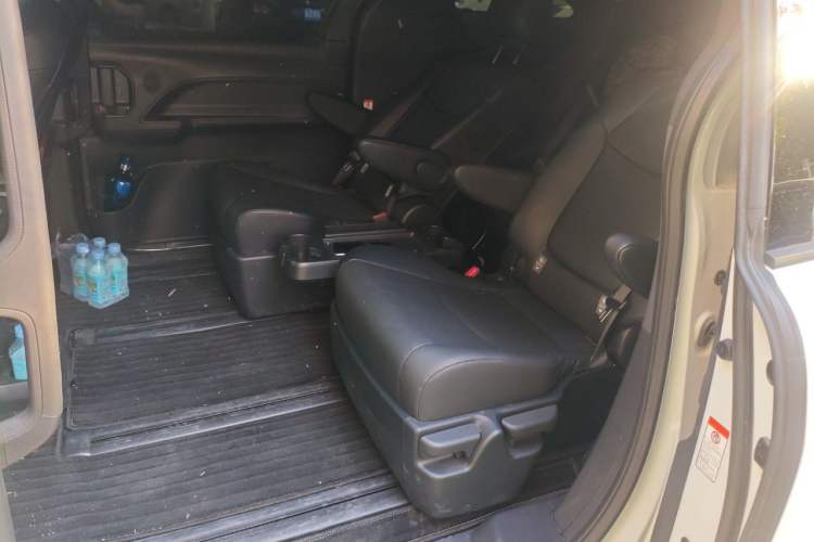 Used Toyota Granvia 2026 Model 2.5L Hybrid Comfort Edition Left Rear Seat