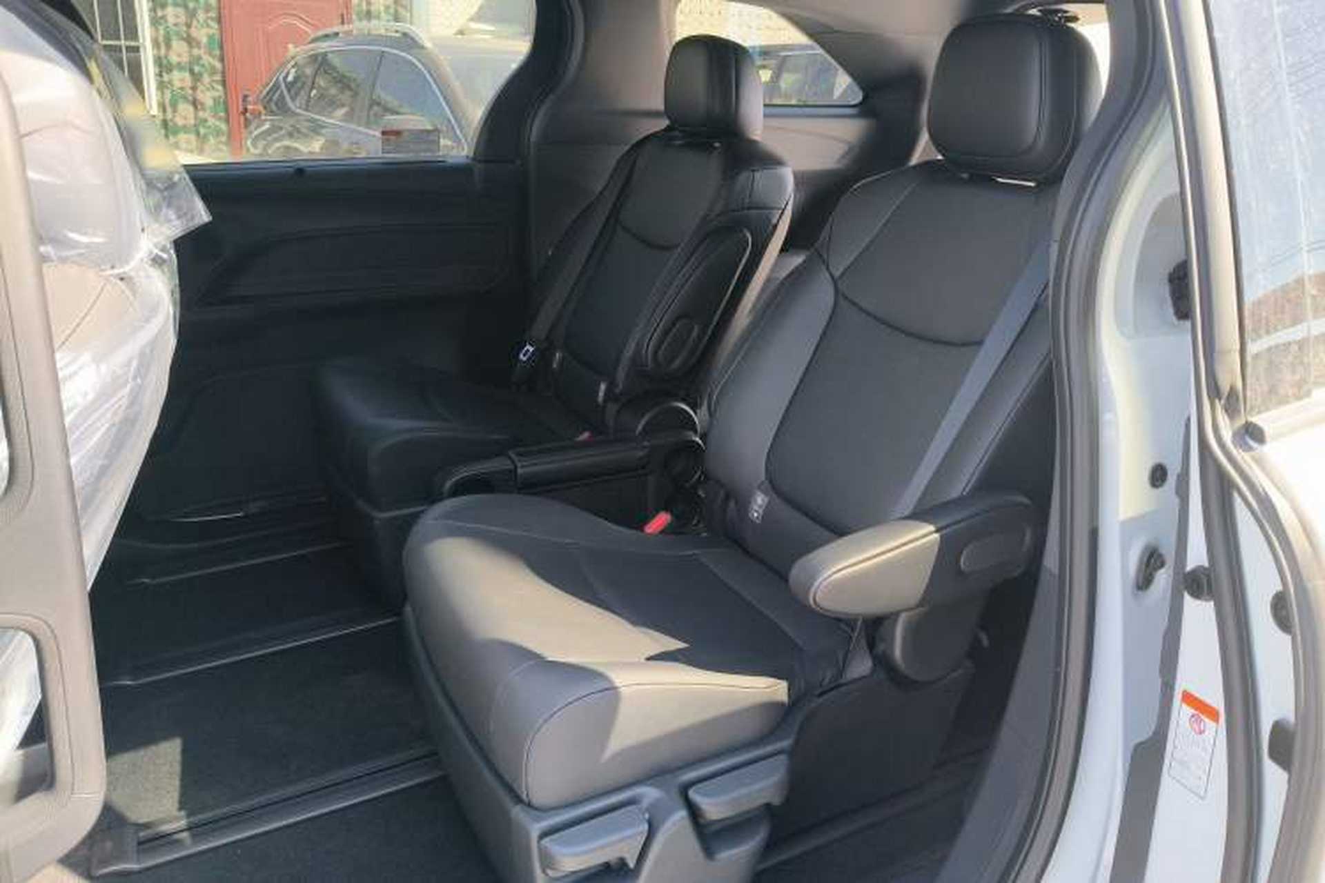 Used Toyota Granvia 2026 Model 2.5L Hybrid Comfort Edition Left Rear Seat