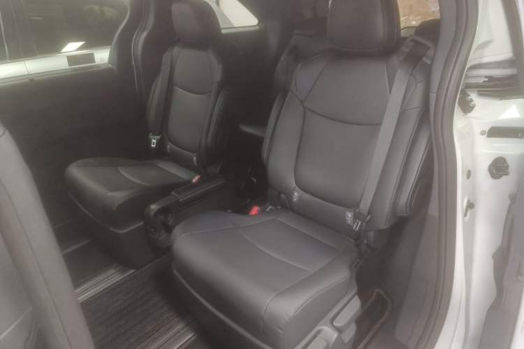 Used Toyota Granvia 2026 Model 2.5L Hybrid Comfort Edition Left Rear Seat