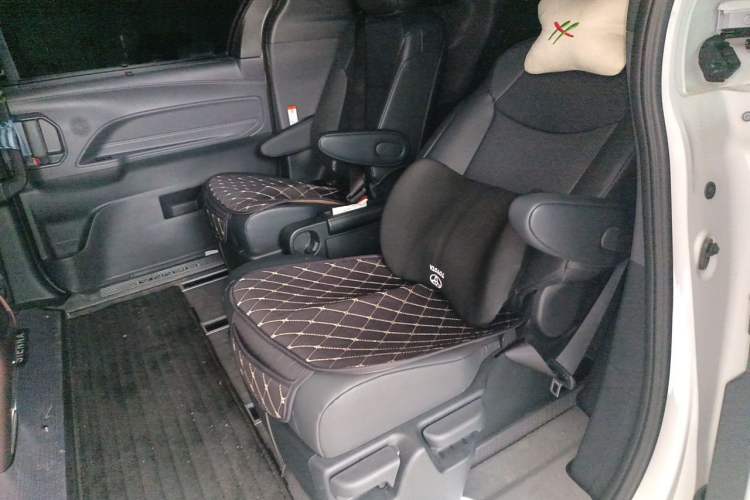 Used Toyota Granvia 2026 Model 2.5L Hybrid Comfort Edition Left Rear Seat