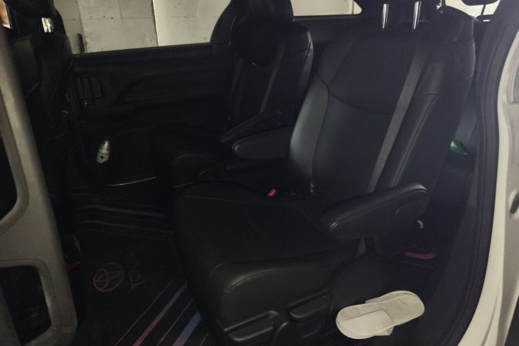 Used Toyota Granvia 2026 Model 2.5L Hybrid Comfort Edition Left Rear Seat