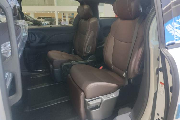 Used Toyota Granvia 2026 Model 2.5L Hybrid Prestige PLUS Four-Wheel Drive Edition Left Rear Seat