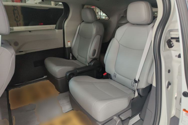 Used Toyota Granvia 2026 Model 2.5L Hybrid Comfort Edition Left Rear Seat