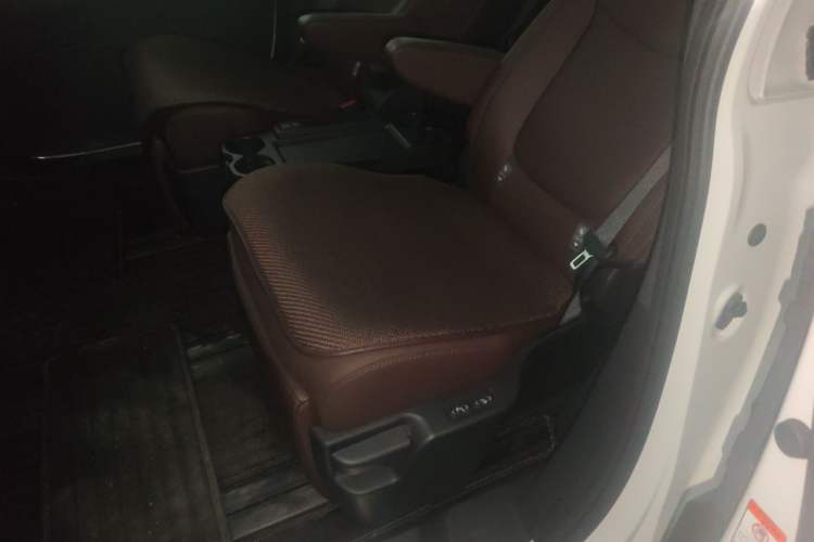 Used Toyota Granvia 2026 Model 2.5L Hybrid Prestige MAX Four-Wheel Drive Edition Left Rear Seat