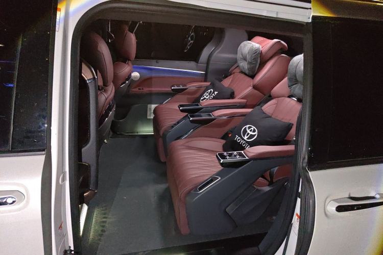 Used Toyota Granvia 2026 Model 2.5L Hybrid Comfort Edition Left Rear Seat