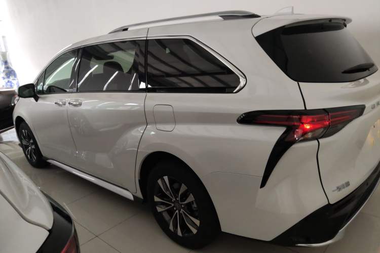 Used Toyota Granvia 2026 Model 2.5L Hybrid Prestige PLUS Four-Wheel Drive Edition Left Side