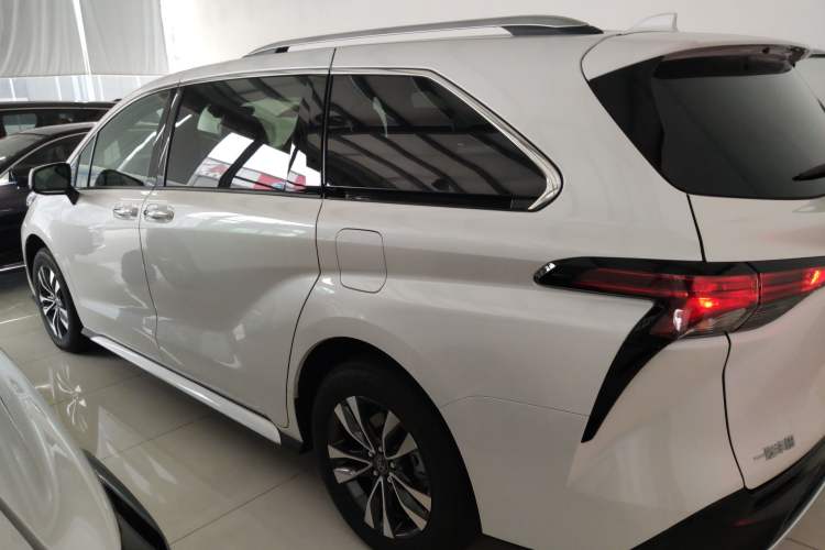 Used Toyota Granvia 2026 Model 2.5L Hybrid Prestige PLUS Four-Wheel Drive Edition Left Side