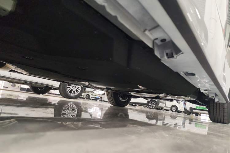 Used Toyota Granvia 2026 Model 2.5L Hybrid Comfort Edition Left Side Sill