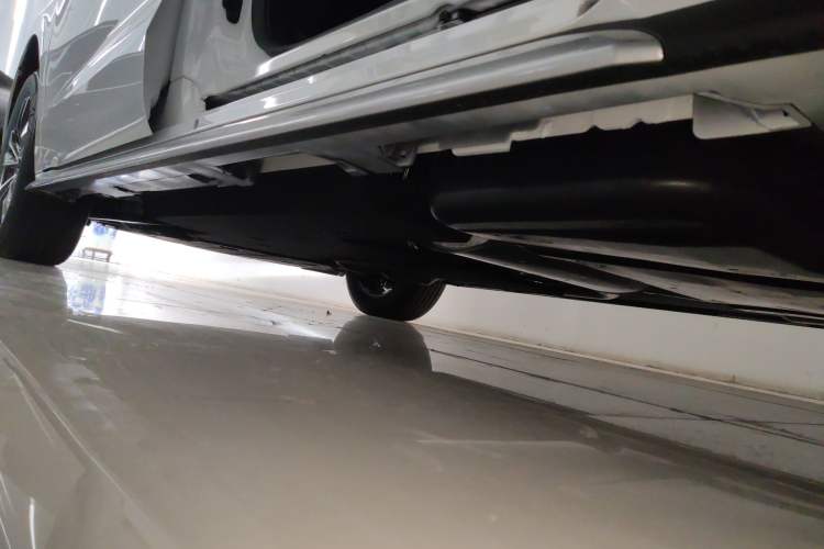 Used Toyota Granvia 2026 Model 2.5L Hybrid Prestige PLUS Four-Wheel Drive Edition Left Side Sill