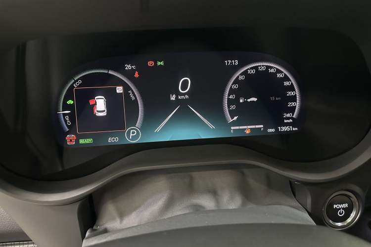 Used Toyota Granvia 2026 Model 2.5L Hybrid Prestige MAX Four-Wheel Drive Edition Odometer Close Up