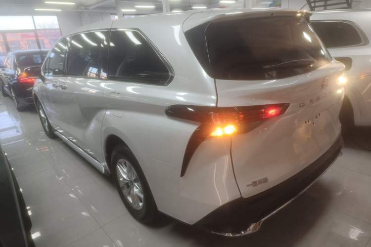 Used Toyota Granvia 2026 Model 2.5L Hybrid Comfort Edition Rear Left 45 Deg