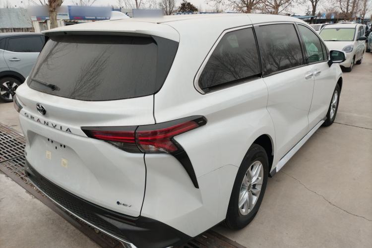 Used Toyota Granvia 2026 Model 2.5L Hybrid Comfort Edition Rear Right 45 Deg