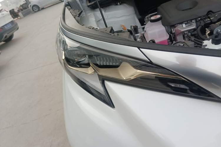 Used Toyota Granvia 2026 Model 2.5L Hybrid Prestige PLUS Four-Wheel Drive Edition Right Front Headlight