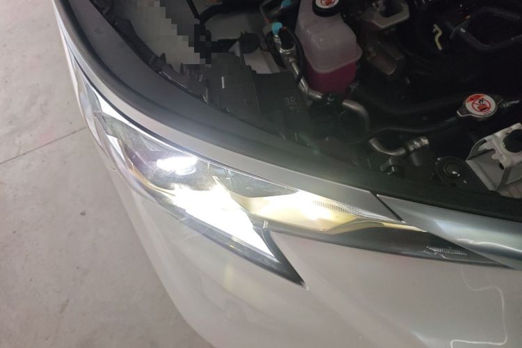 Used Toyota Granvia 2026 Model 2.5L Hybrid Prestige MAX Four-Wheel Drive Edition Right Front Headlight