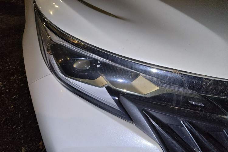 Used Toyota Granvia 2026 Model 2.5L Hybrid Comfort Edition Right Front Headlight