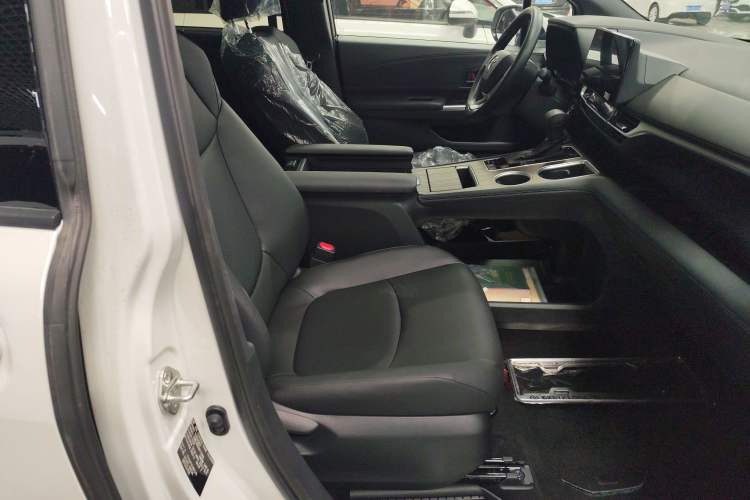 Used Toyota Granvia 2026 Model 2.5L Hybrid Comfort Edition Right Front Seat