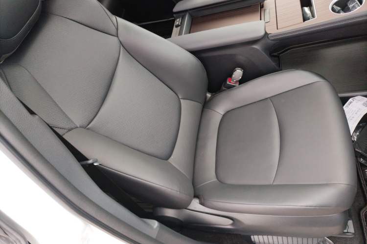 Used Toyota Granvia 2026 Model 2.5L Hybrid Comfort Edition Right Front Seat