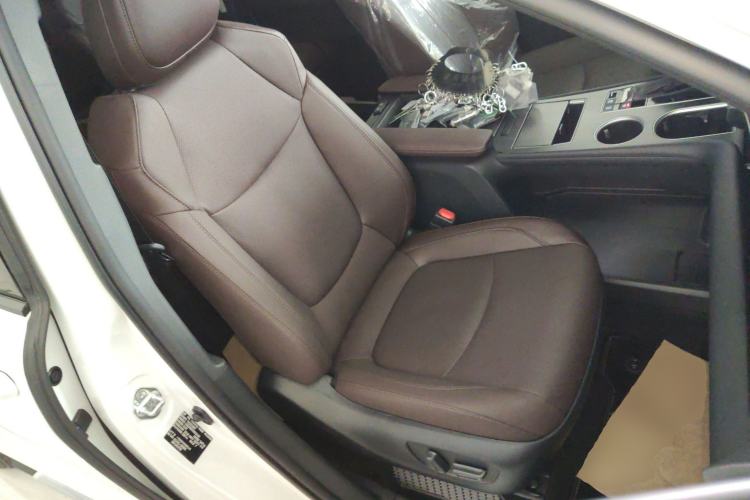 Used Toyota Granvia 2026 Model 2.5L Hybrid Prestige PLUS Four-Wheel Drive Edition Right Front Seat