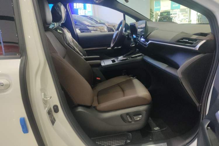 Used Toyota Granvia 2026 Model 2.5L Hybrid Prestige PLUS Four-Wheel Drive Edition Right Front Seat