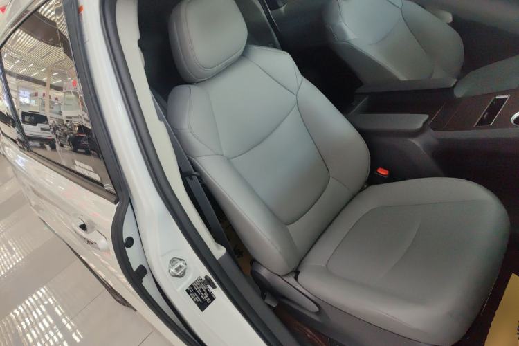 Used Toyota Granvia 2026 Model 2.5L Hybrid Comfort Edition Right Front Seat