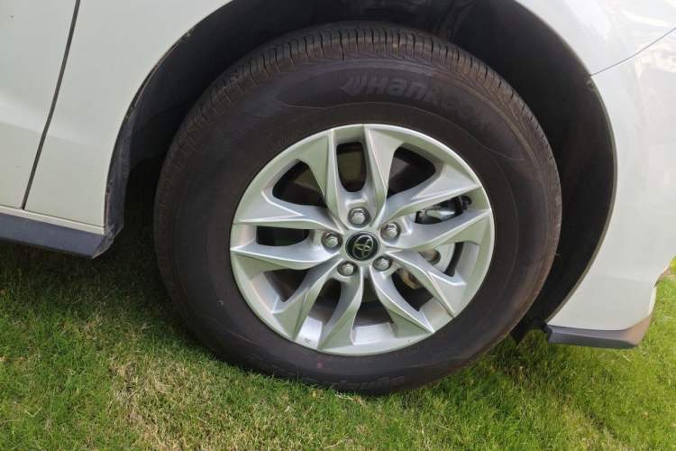 Used Toyota Granvia 2026 Model 2.5L Hybrid Comfort Edition Right Front Wheel Hub