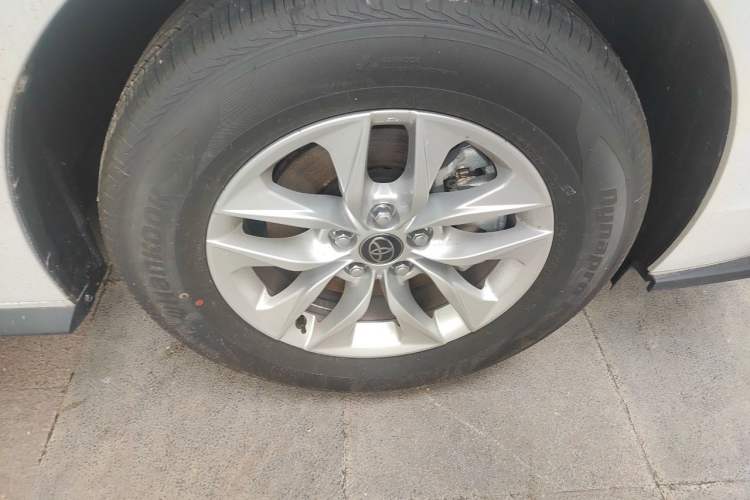 Used Toyota Granvia 2026 Model 2.5L Hybrid Comfort Edition Right Front Wheel Hub
