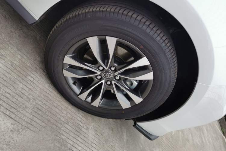 Used Toyota Granvia 2026 Model 2.5L Hybrid Luxury Edition Right Front Wheel Hub