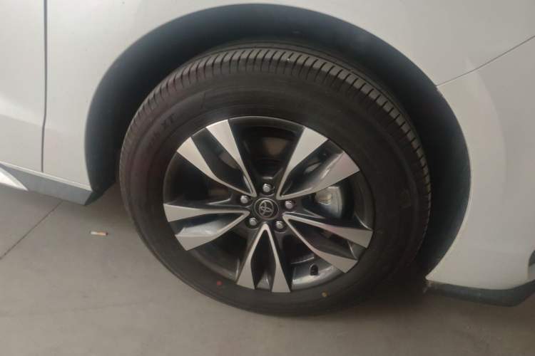 Used Toyota Granvia 2026 Model 2.5L Hybrid Prestige MAX Four-Wheel Drive Edition Right Front Wheel Hub