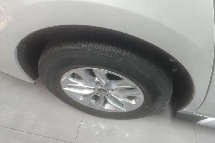 Used Toyota Granvia 2026 Model 2.5L Hybrid Comfort Edition Right Rear Wheel Hub