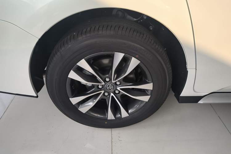 Used Toyota Granvia 2026 Model 2.5L Hybrid Prestige PLUS Four-Wheel Drive Edition Right Rear Wheel Hub