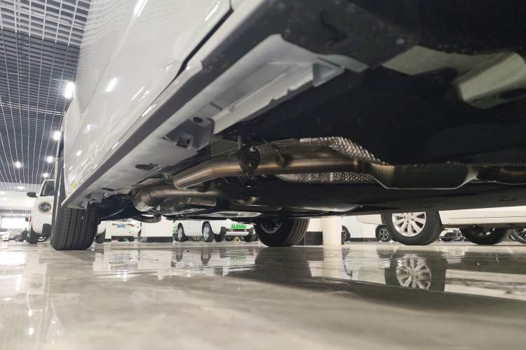 Used Toyota Granvia 2026 Model 2.5L Hybrid Comfort Edition Right Side Sill