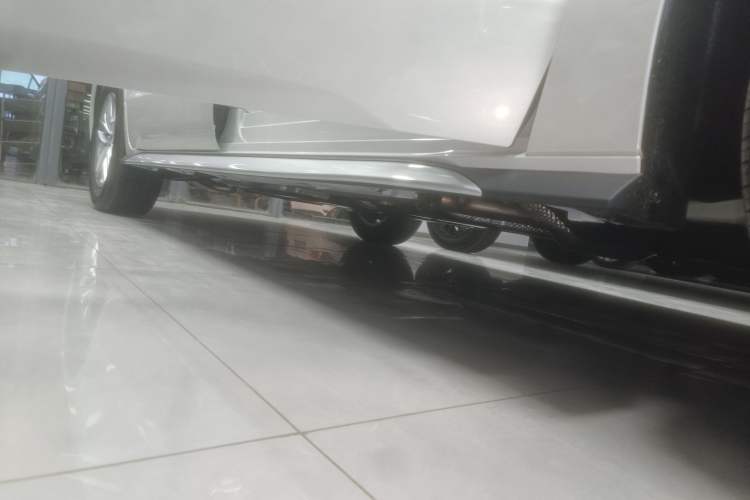 Used Toyota Granvia 2026 Model 2.5L Hybrid Comfort Edition Right Side Sill