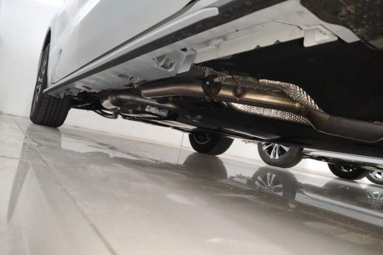 Used Toyota Granvia 2026 Model 2.5L Hybrid Prestige PLUS Four-Wheel Drive Edition Right Side Sill