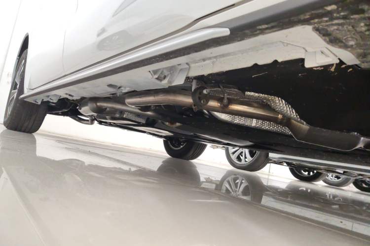 Used Toyota Granvia 2026 Model 2.5L Hybrid Prestige PLUS Four-Wheel Drive Edition Right Side Sill