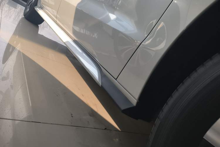 Used Toyota Granvia 2026 Model 2.5L Hybrid Prestige PLUS Four-Wheel Drive Edition Right Side Sill