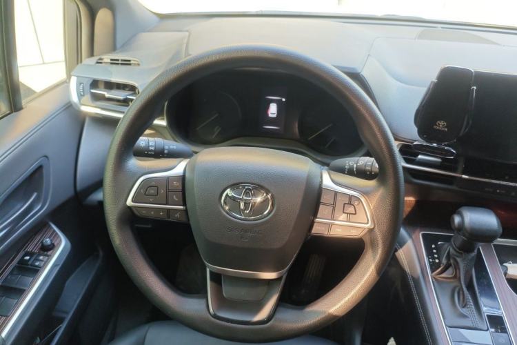 Used Toyota Granvia 2026 Model 2.5L Hybrid Comfort Edition Steering Wheel