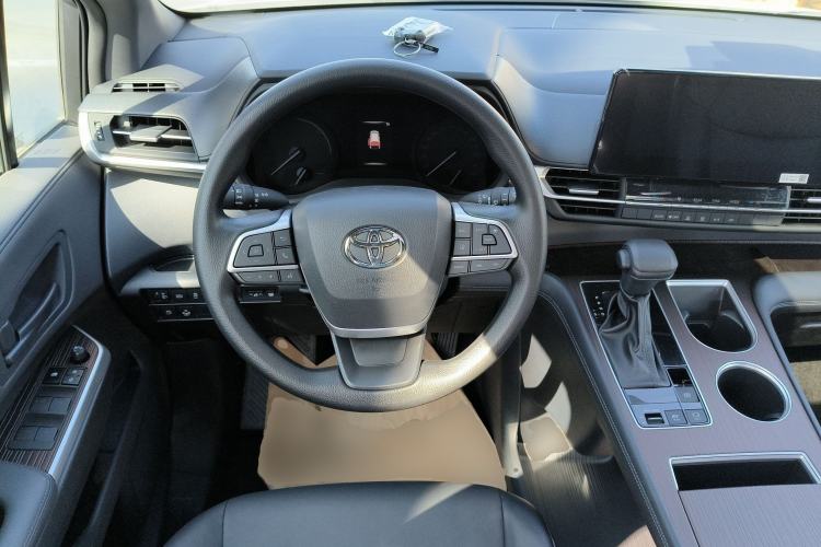 Used Toyota Granvia 2026 Model 2.5L Hybrid Comfort Edition Steering Wheel