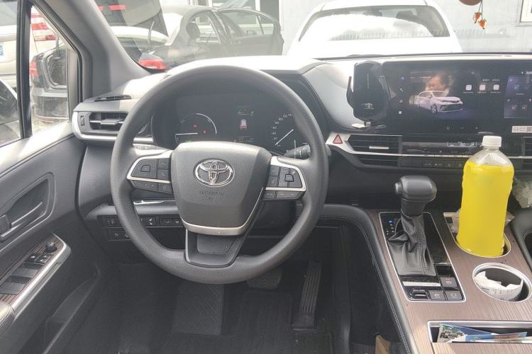 Used Toyota Granvia 2026 Model 2.5L Hybrid Comfort Edition Steering Wheel