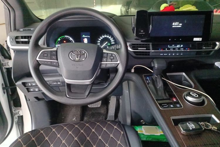 Used Toyota Granvia 2026 Model 2.5L Hybrid Comfort Edition Steering Wheel
