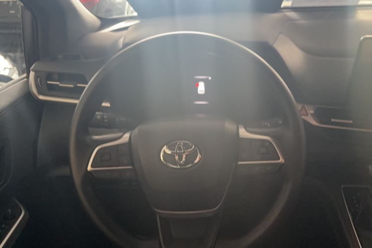 Used Toyota Granvia 2026 Model 2.5L Hybrid Comfort Edition Steering Wheel
