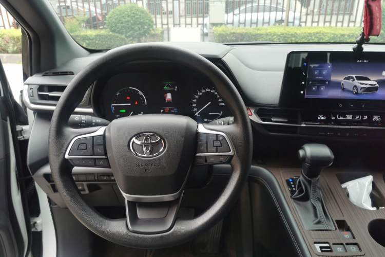 Used Toyota Granvia 2026 Model 2.5L Hybrid Luxury Edition Steering Wheel